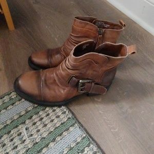 Earth leather boots. Jericho Almond. Size 7.5.
